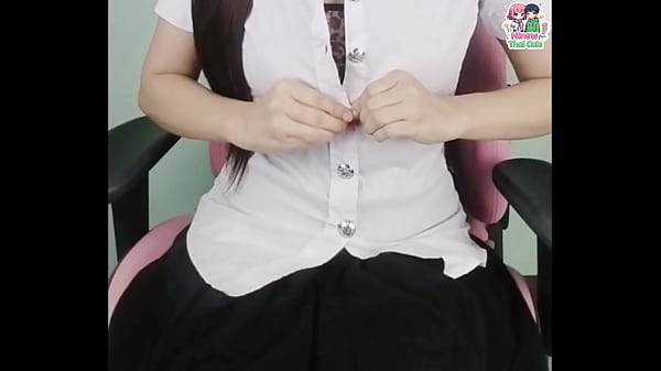 สาวนักศึกษาสวยโดนแฉคลิปโชว์ของลับหน้าโต๊ะคอม ใช้จู๋ปลอมยัดเย็ดเด็ดสะใจ