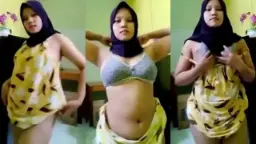 Rayud Berhijab Abu-abu Yang Membakar Nafsu