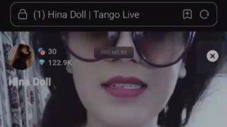 Video Call Panas: Mainan Boneka Hina Dan Aksi Oral Menggoda