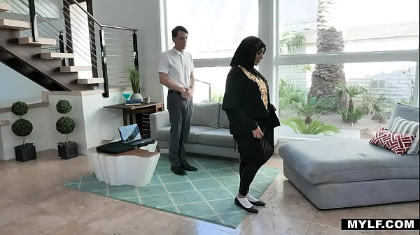 Kylie Kingston, Milf Arab Yang Menggebu Ingin Digagahi Pria Muda