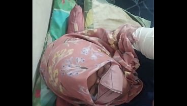 Tante Riani Ngeyot Kontol Sampe Nikmat, Crot Di Mulut Langsung Telan.