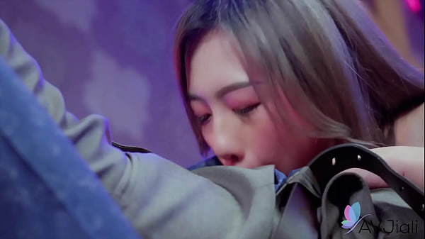 Cewek China Hot, Lin Siyu, Lagi Ngewe Sambil Ngehisap Kontol Sampe Crot.