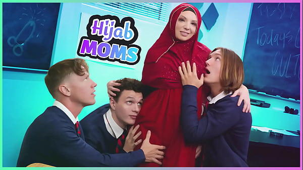 Gadis Berhijab Puaskan Tiga Lelaki Sekaligus