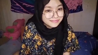 Hijab Berkacamata Lagi Belajar Colmek, Bibir Nganga Napas Berat.