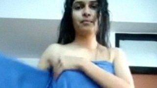 Hostel Cewek Meghana Buka Baju Sambil Goyang-goyang, Bikin Ngaceng.