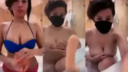 Juju Tokek Gede Bulat Basah Kuyup Di Bathtub, Siap Digoyang