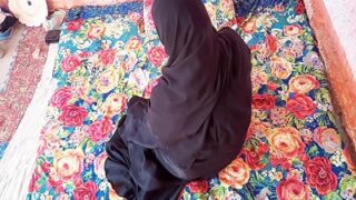 Pakistani Aapa Ngelempar Bhaijaan Punya Kontol Ke Dalam Memeknya.