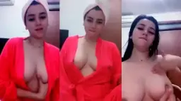Rosalinda Pijat Toketnya Biar Makin Gede Dan Montok.