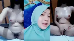 Ukhty Miss Bebel Buka Hijab, Jari Main Di Bawah, Basah Kuyup Nikmatin Sendiri.