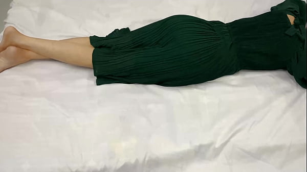 Saat Malam, Adik Tiri Gadis 18 Tahunku Sendirian Di Kamar, Aku Masuk Dan Menikmati Memeknya.