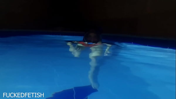 Helen Star Pake Baju Renang Seksi, Pake Masker Malem Sambil Nyetir, Langsung Crot Di Kolam