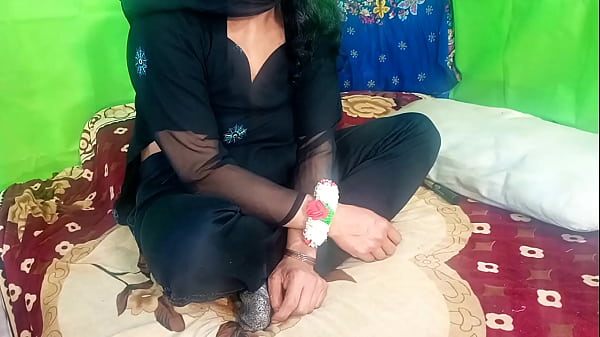Bajunya Hitam, Jilbabnya Rapat, Si Bhabhi Desi Muslim Digebrak Keras Di Lubang Belakang Sama Kontol Si Adik Ipar, Gaya Doggy Sambil Ngerang Erotis.