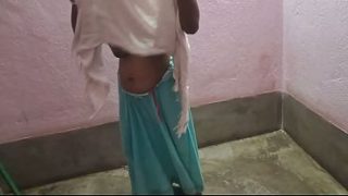 Desi Cewek Super Seksi Baru, Jilat Batang Gede Sampai Basah