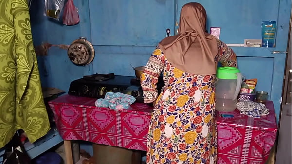 Ngentot Istri Temen Lagi Masak, Makin Basah Lihat Ku
