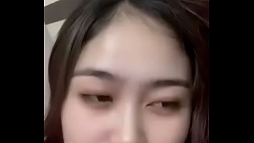 Cewek Indonesia Live, Goyangin Tuh Badan Biar Makin Panas