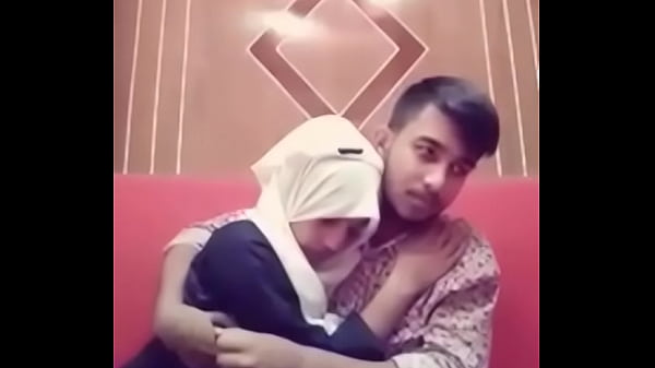 Desi Cewek Dan Cowok Lagi Ciuman Panas Di Kamar Hotel, Bibir Nempel Basah, Tangan Meraba-raba.