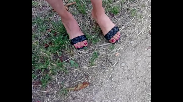 Pelacur Arab Tua Yang Bikin Ngilu Dengan Jari Kaki Sexy Dan Sepatu Hak Tinggi