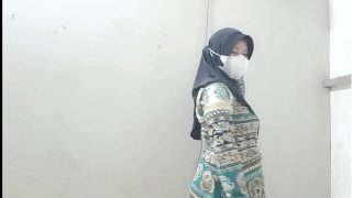 Ngentot Istri Tetangga Pas Suami Keluar Cari Duit, Makin Liar Rasanya.