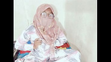 Tante Seksi Indonesia Lagi Viral Colmek Pake Botol, Bikin Makin Nafsu.