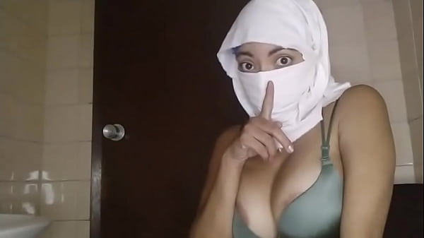 Istri Arab Muslim Islam Yang Sangat Horny, Pelacur Masturbasi Sampai Squirt Diam-diam Pas Suami Lagi Pergi