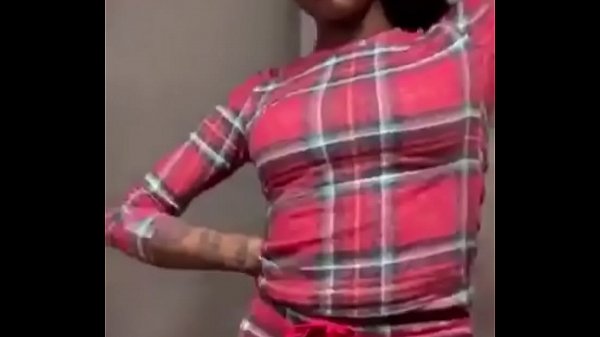 Tante Asian Doll Goyangin Pantat Montoknya Di Instagram Live Sambil Nyanyi Lagu Baru, Bibirnya Gerak-gerak Bikin Greget.