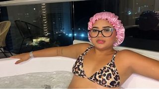 Madrastra Jalang Mandi Telanjang Bareng Anak Tiri Di Jacuzzi, Minta Digenjotin Pas Bapak Lagi Pergi