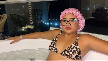 Madrastra Jalang Mandi Telanjang Bareng Anak Tiri Di Jacuzzi, Minta Digenjotin Pas Bapak Lagi Pergi
