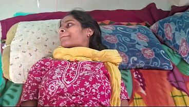 Desi Bhabhi Dipaksa Tetangga Ngentot Keras Di Kamar.