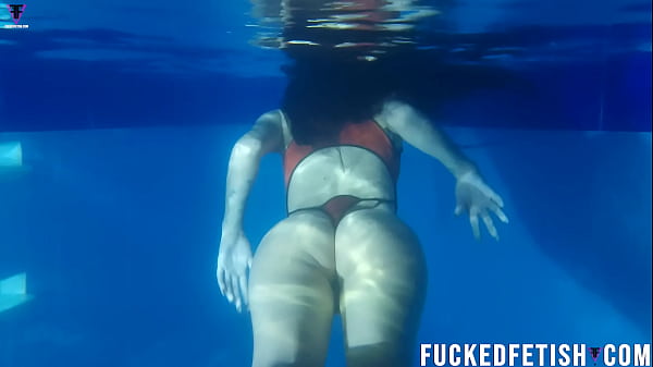 Helen Star Pakai Masker Diving Di Kolam, Bikin Basah-basah Sambil Tahan Napas.