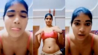 Cewek India Telanjang, Pamer Tetek Gede Di Depan Kamera