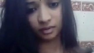 Desi Istri Priya Selfie Panas Bikin Ngilu