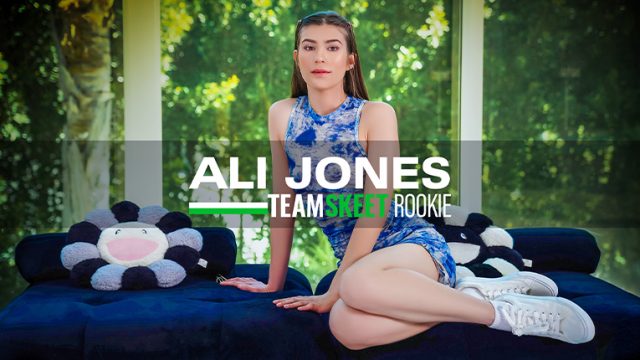Tim Teamskeet, Bocah Baru Ali Jones, Ngentot Sama Bokap Tiri Sambil Diikat-ikat, Bikin Makin Basah.