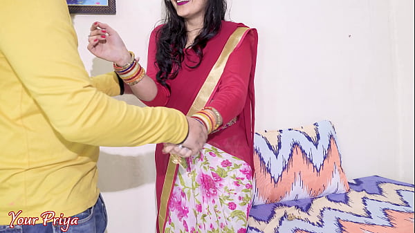 Desi Bhabhi Dikh Rahi Hai, Mulayam Gaand Me Lund Ghused Diya, Pehle Toh Deep Blowjob Liya, Ab Chod Diya. Hindi Sex Video.