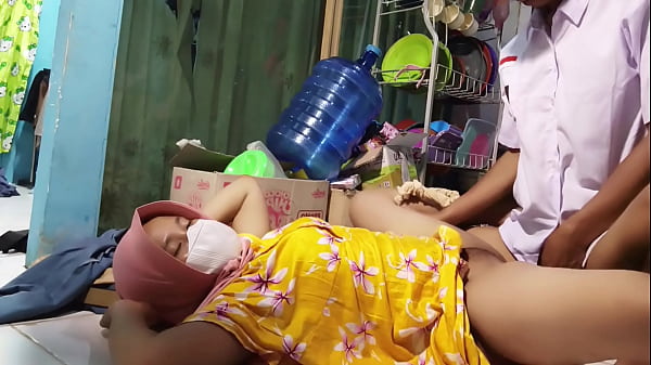 Ibu Tiri Ngajak Ngewe Pas Mau Berangkat Sekolah, Bikin Bingung Campur Tegang