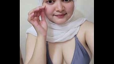 Hari-hari Pertama Goyang Twerk Pakai Hijab, Bikin Makin Basah