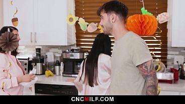 Ibu Tiri Marica Langsung Digebrak Sama Aturan Bebas Pake Di Keluarga Ini.