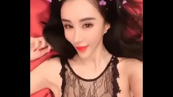 孟晓艺自己玩自己，湿了镜头