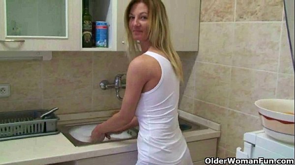 Ibu Buat Video Coli Di Rumah, Hot Banget.