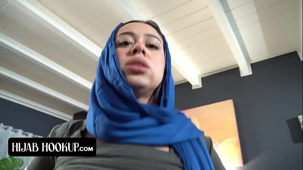 Nakal Banget, Cewek Arab Ngewe Kontol Kakak Tiri Biar Rahasia Mereka Nggak Bocor Ke Ortu Sambilan Yang Galak.