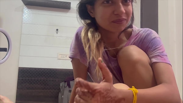 Desi Cewek Dijilat Tangan Sama Bokap Tiri Sampe Ke Dalem