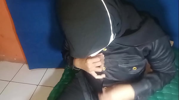Satpam Cewek Sange Colmek Sampe Muncrat Keluar
