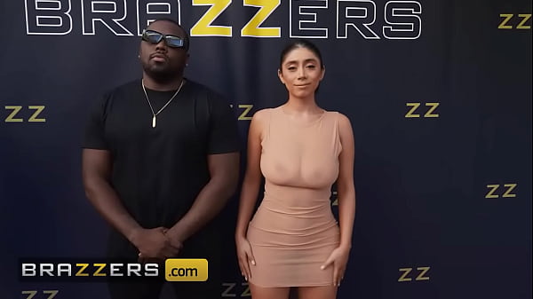 Brazzers – Violet Myers Pamer Lubang Memek Ke Paparazi