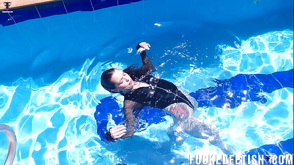 Bikin Basah Liat Jessica Bunny Main Air Di Kolam Renang, Bikin Greget Pengen Nyemplung Bareng