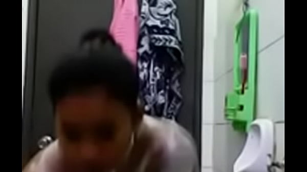 Narsis Banget Sih, Sampe Keliatan Semua Lekuk Tubuhnya Yang Bikin Ngilu