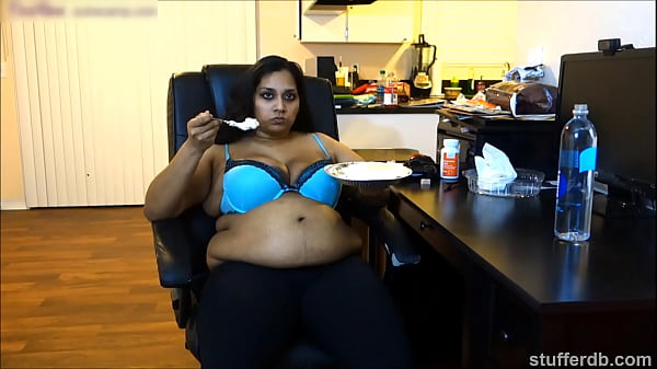 Desi Rose Ngiler Liat Pie, Pengen Digercepin Sampe Puas!