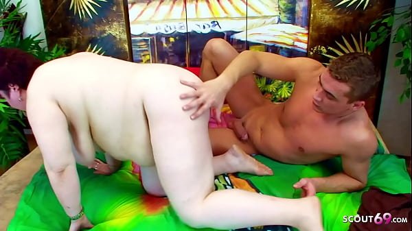 Ibu Gemuk Montok Digebuki Kasar Sama Anak Tiri.