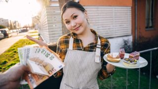 Agen Publik – Kue Krim Dan Pancutan Panas Di Dalam