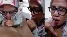 Jilbab Berkacamata Kena Crot Di Muka
