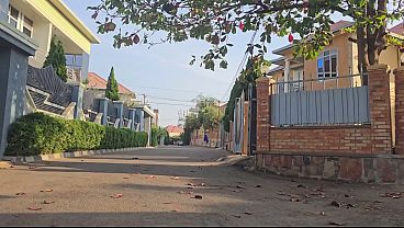 Astaga, Mamah Arab Ngocehin Memek Di Luar Rumah Deket Jalan Raya
