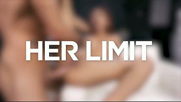 Cewek Asia Langsing Pake Lingerie Pink, Diminyakin, Dijancuk Keras Di Pantat